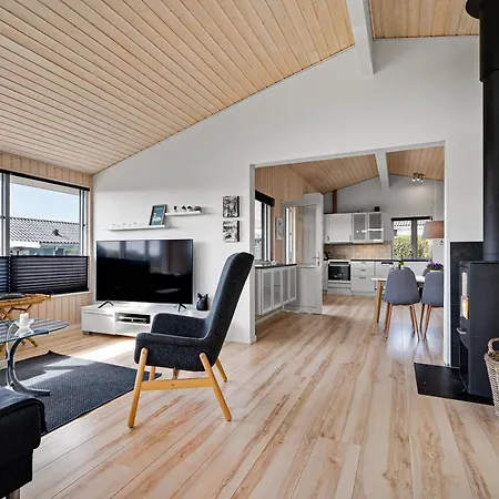 Ferienhaus Newly Built Home, Elevated At Folle With A View Over Aarhus Bay, Rønde