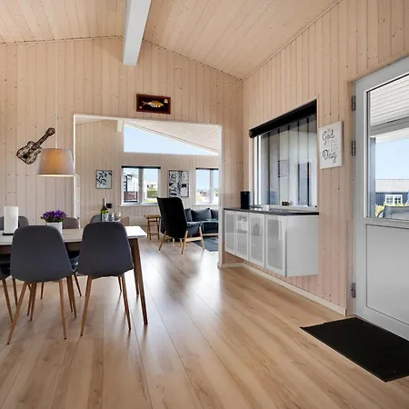 Ferienhaus Newly Built Home, Elevated At Folle With A View Over Aarhus Bay, Rønde