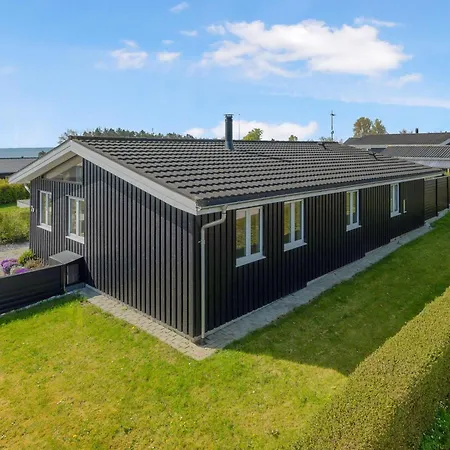 Newly Built Home, Elevated At Folle With A View Over Aarhus Bay, Holiday home